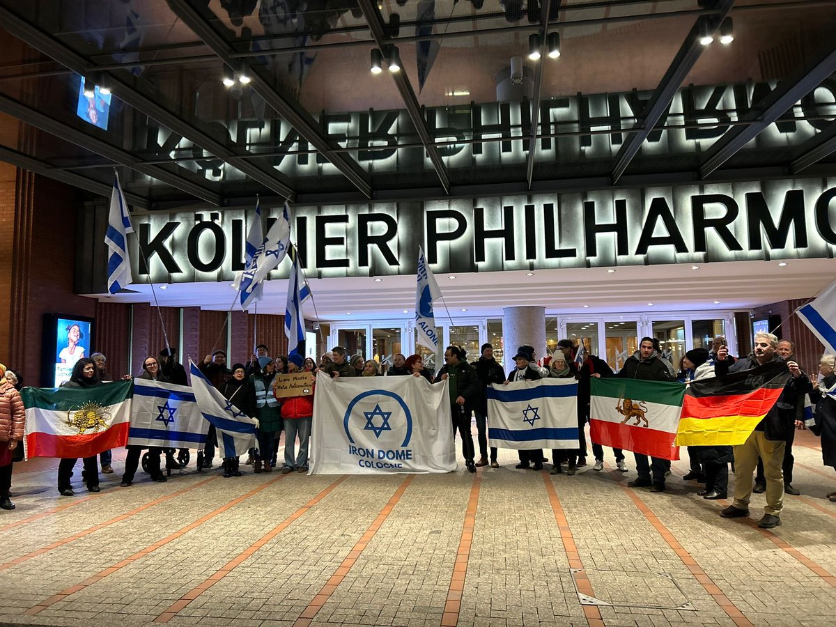 LoveGuerillero's tweet photo. #WoMusikVerbindetDarfHassKeinenPlatzHaben #LoveMusicHateAntisemitism #Köln #k0102 #SchutzVonJüdischemLeben https://t.co/iRnDrOFjGA