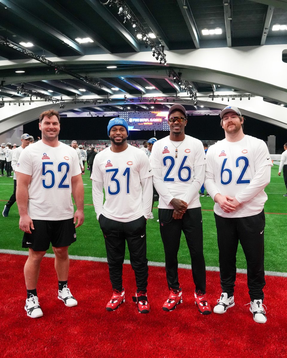 davebftv's tweet photo. Bears players Joe Thuney, Drew Dalman, Nahshon Wright, and Kevin Byard at the Pro Bowl https://t.co/gh8yZaAmmb