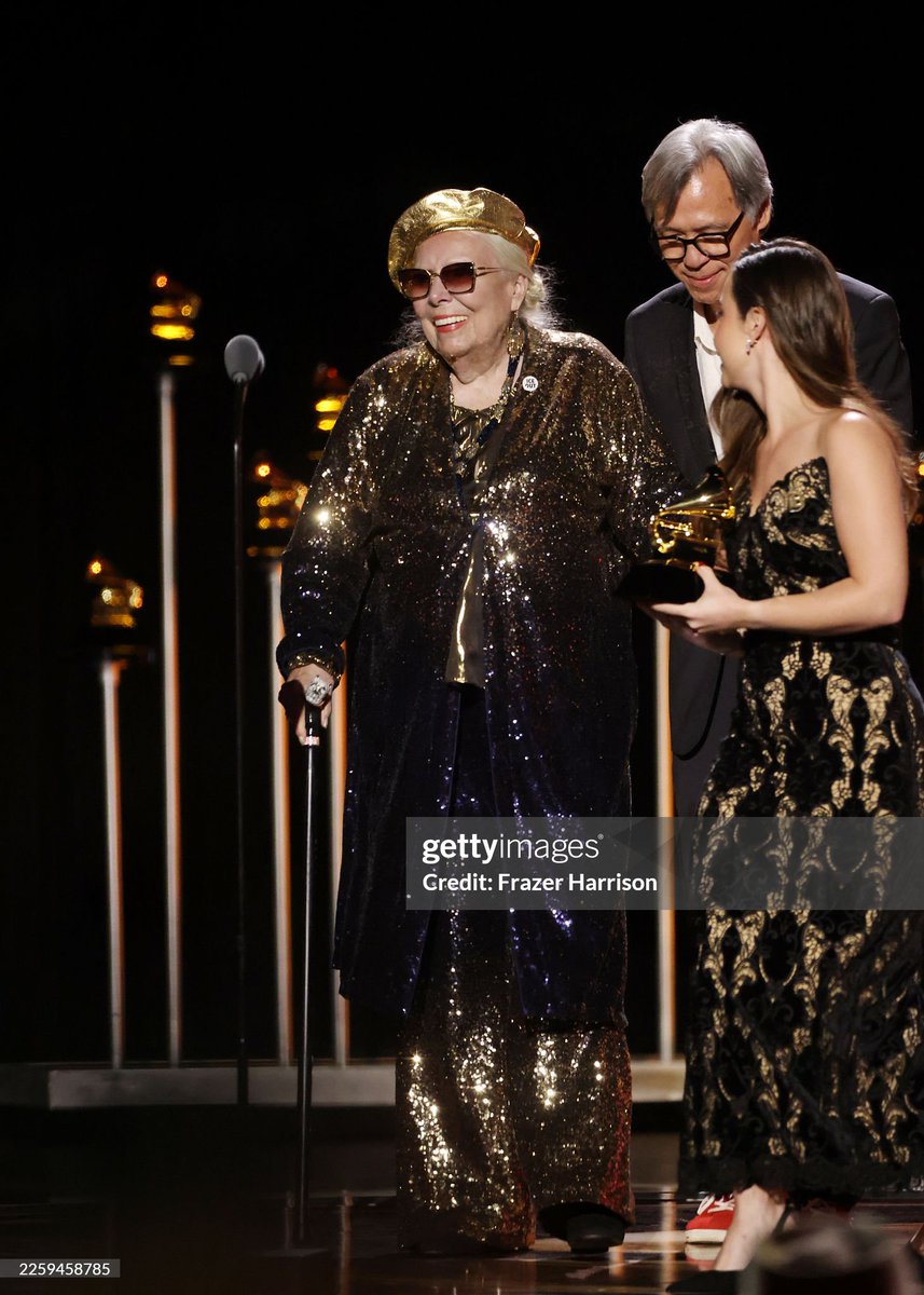 MFRemillard's tweet image. "Folk music was killed by the British invasion" - Joni Mitchell 

#Grammys #JoniMitchell #FolkMusic