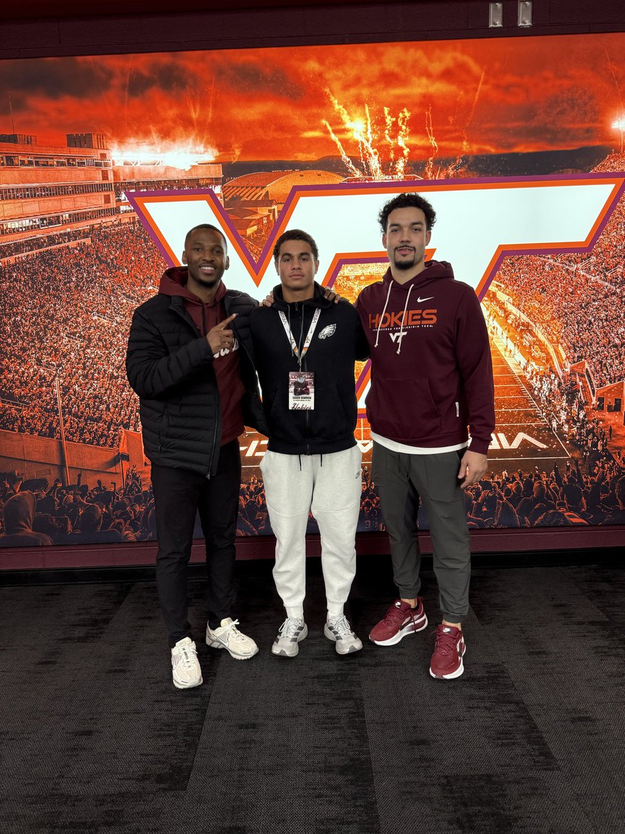 xavier_bowman09's tweet photo. Had a great time back in Blacksburg today at @HokiesFB Junior Day!  Thanks for having me.  @CoachBDS @NIckPerry_27 @coachjfranklin @_VicHall @KCIrishFootball @beyond_grind @VTScoop247 @EvanGWatkins247 @MatejS247 @ChadSimmons_ @TomLoy247 @SWiltfong_ @samspiegs @shaynep_media @CSmithScout @adamgorney