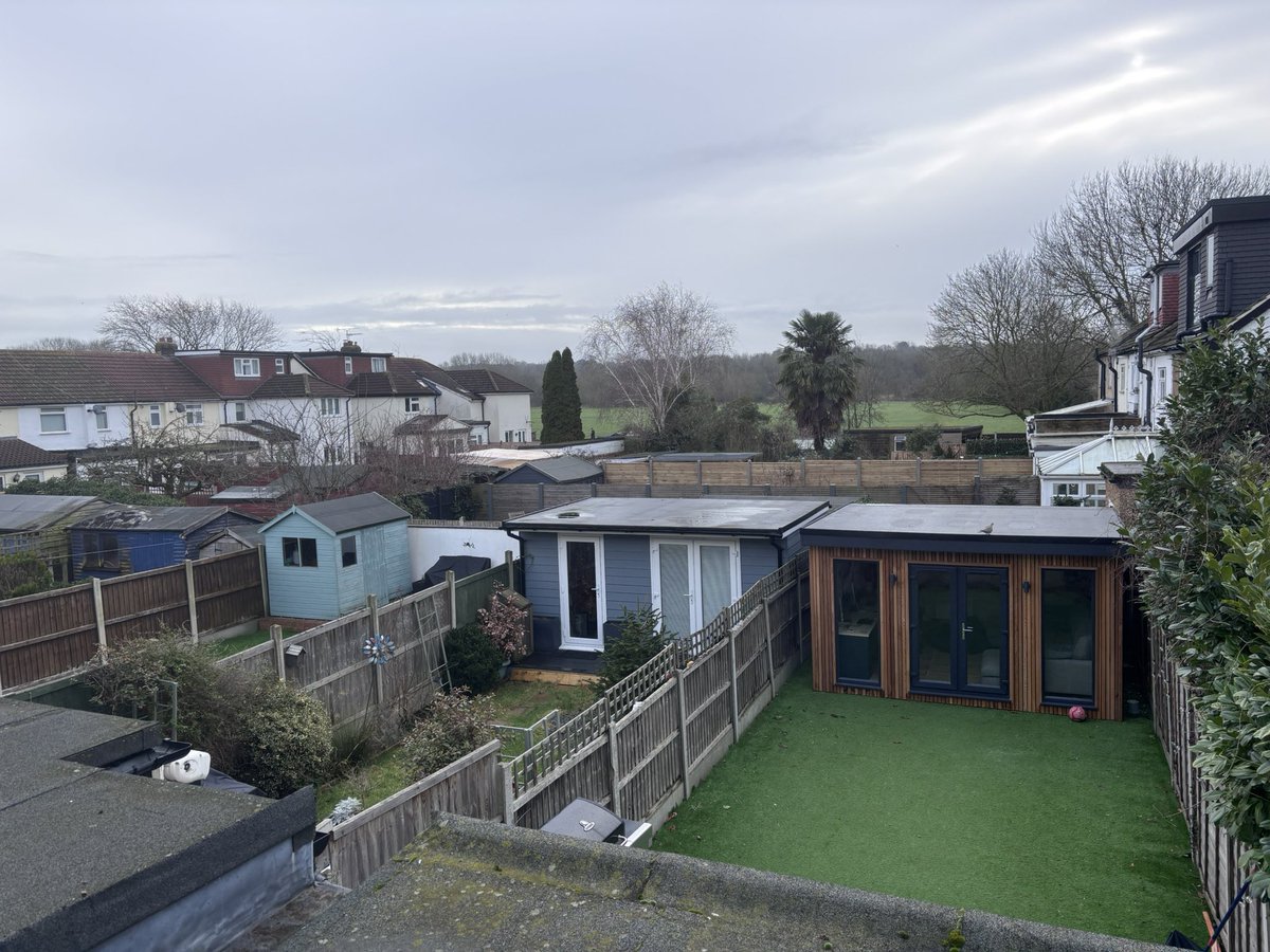 bdjoyce's tweet image. 2026, morning #32, Loughton. 1001, 01022026.