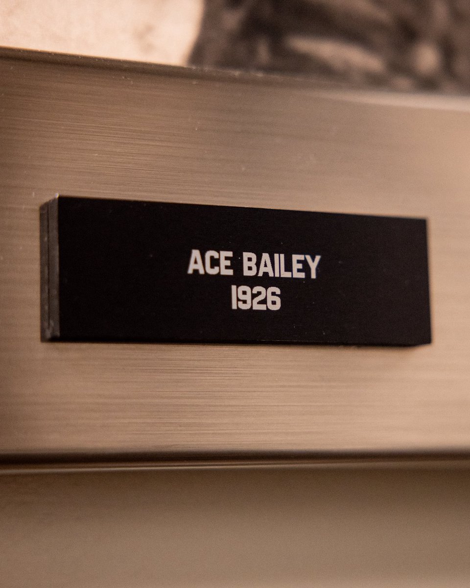 utahjazz's tweet photo. Ace Bailey 🤝 Ace Bailey, 100 years apart ⏳
The rook got a little hockey history lesson before his first game as a pro in Toronto 🍁🏒
#TakeNote https://t.co/h9jD1elqGm