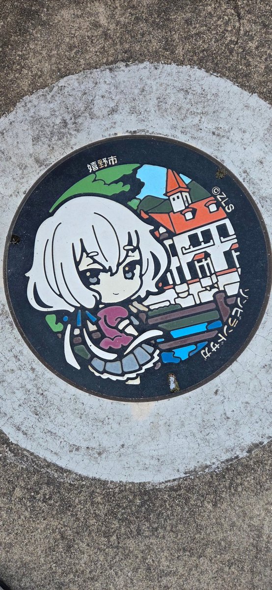 yattyaee's tweet image. 新湯広場の紺野純子ちゃんマンホール
掃除した

道具はマンホールが傷まないよう
ノンアルコールウェットティッシュと固くないブラシを使用
見た目じゃわかりづらかったけど結構汚れてた

#ゾンビランドサガ
#CleanFace