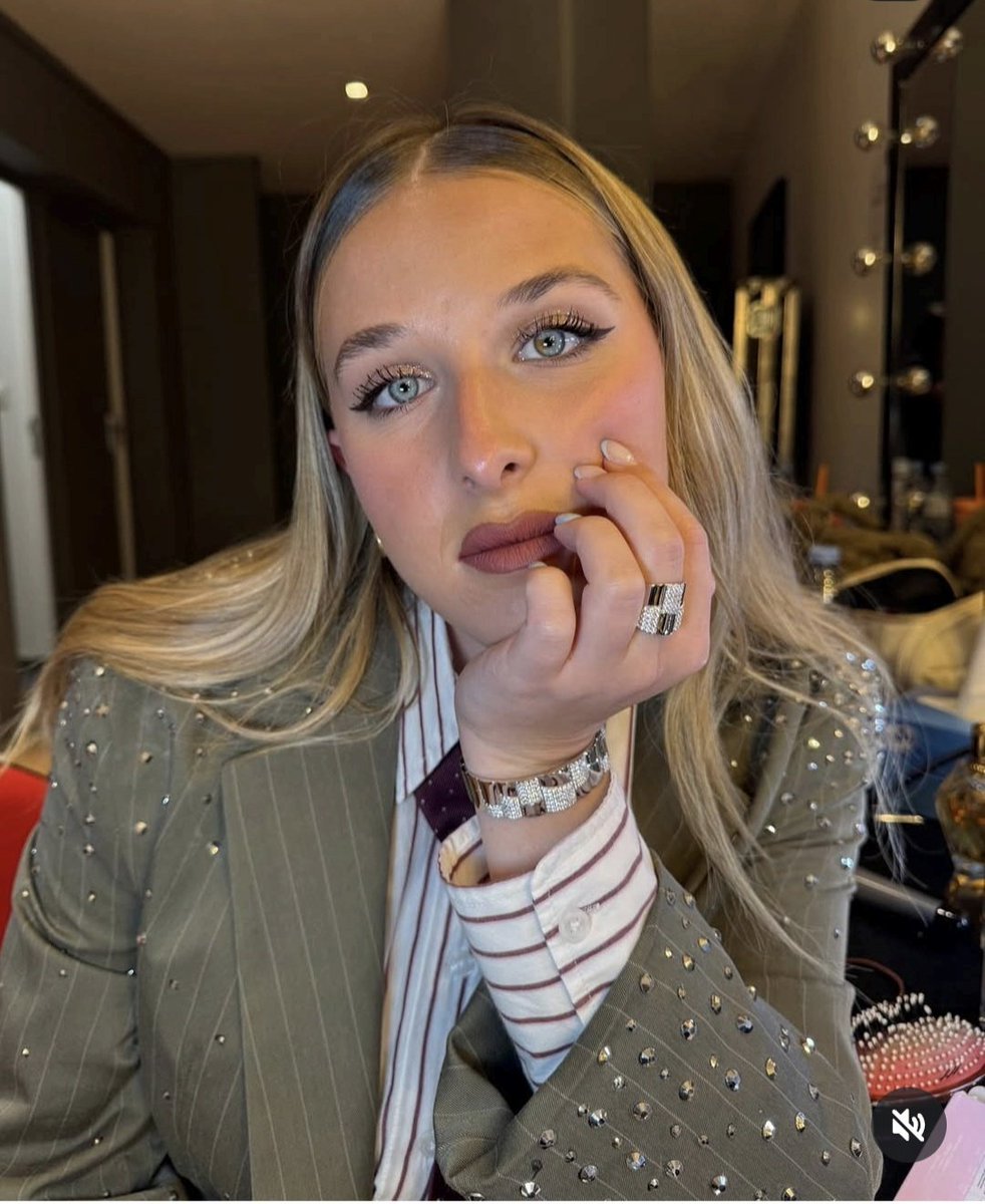 N’oubliez pas de voter pour #Helenabailly pour sa chanson Mauvais Garçon 🤞

Si ça ne fonctionne pas :
* connectez-vous en 4G/5G
* ouvrez une page en navigation privée sur chrome

Lien : participez.france.tv/quiz/1723127_5…

#victoires2026 #FranceTV #helena