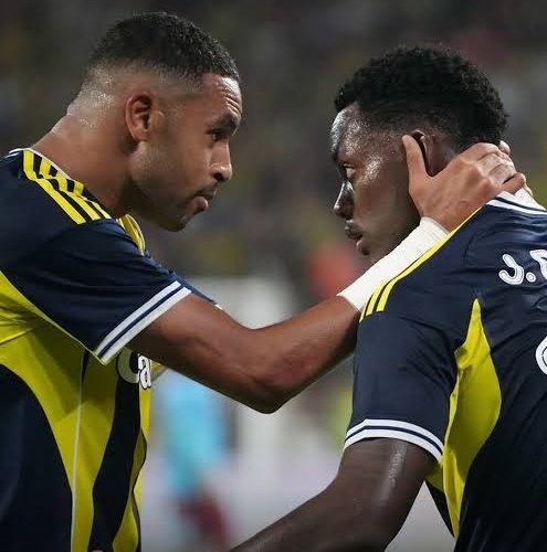 Fenerweb122's tweet image. Fenerbahçe forvet hattı köklü değişikliğe gitti!

❌️ Jhon Duran - En Nesyri

✅️Sidiki Cherif - Darwin Nunez (Görüşmeler devam ediyor) 

Şampiyon yaparlar mı?