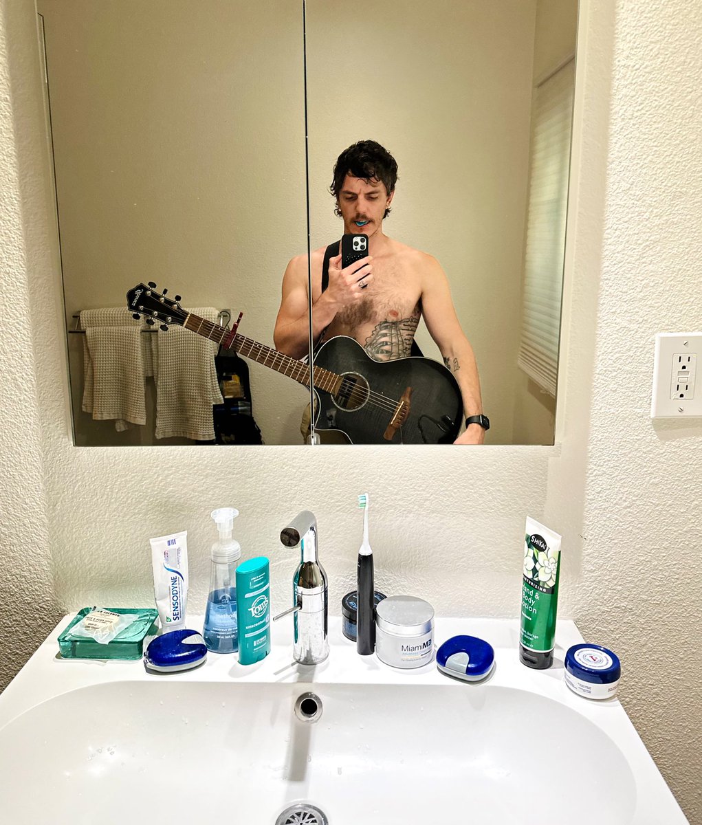 Lost my voice last week :( Slowly coming back + got a lil practice in over the weekend. Check out my band’s new single? 🖤 distrokid.com/hyperfollow/sh…