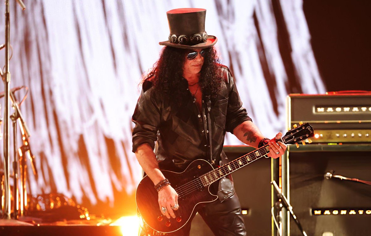 slashworldarg's tweet image. Slash junto a Post Malone, Andrew Watt, Duff McKagan y Chad Smith tocando ‘War Pigs’ de Black Sabbath en los premios Grammy en Los Angeles, CA. 01 de febrero de 2026.

Foto credito: Kevin Winter / Christopher Polk

🤘🎩🌎

#slash #grammy #postmalone #andywatt #duffmckagan