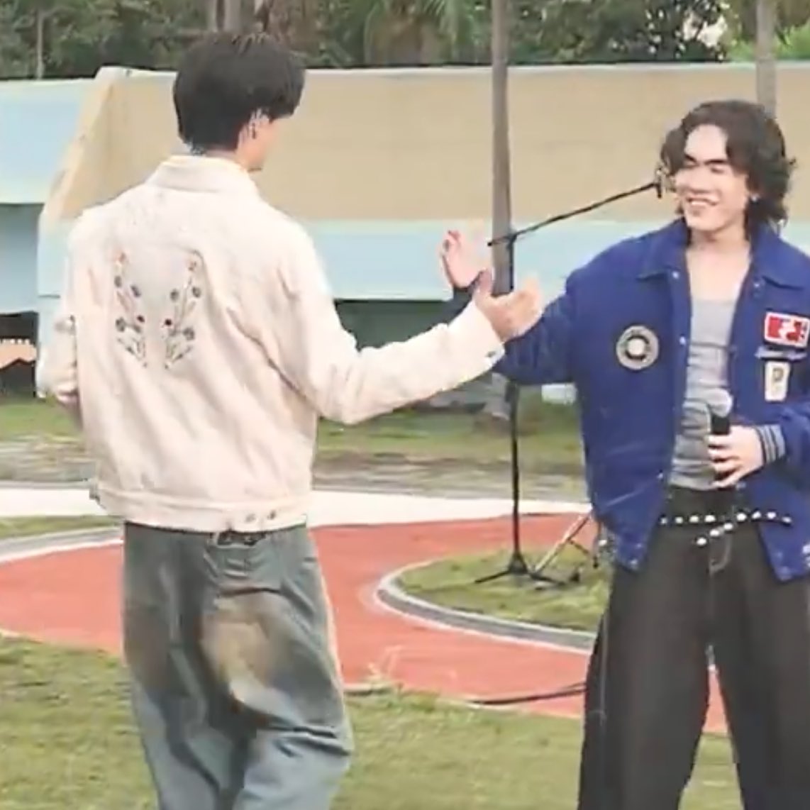 ท่าทักทายเพื่อนขุนเพื่อนปัน ได้ร้องเพลงด้วยกันแล้ว T^T 😭❤️‍🩹