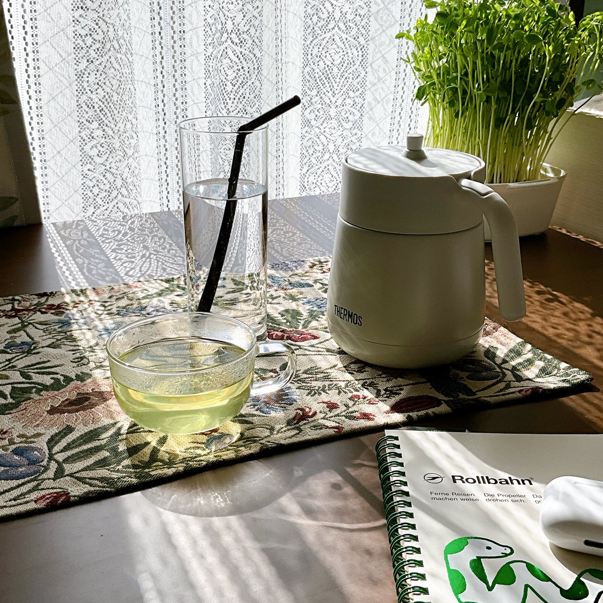 hongraphy's tweet photo. 今日の仕事のお供に彼杵(そのぎ)茶です🎐🍃日本一おいしい緑茶※私調べ https://t.co/6PsehQHX8R