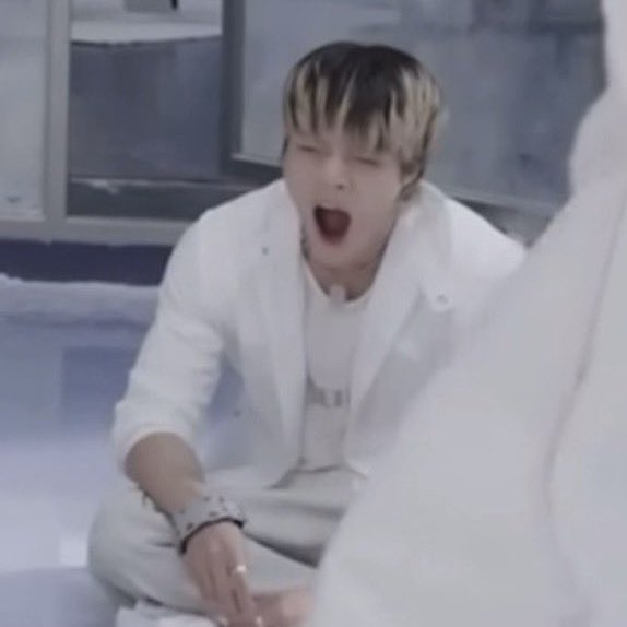 monday mood be like :