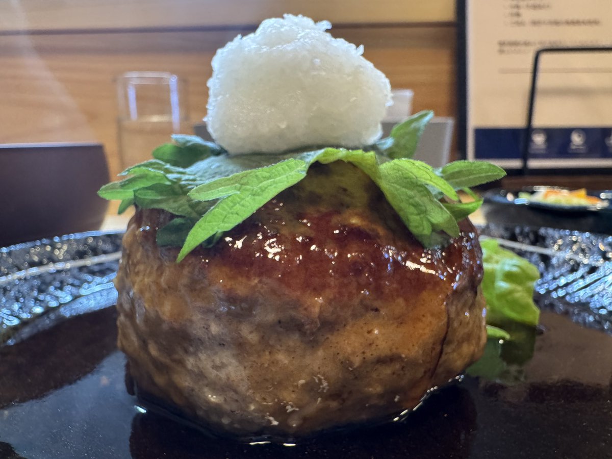 tomorow45g's tweet image. 土佐の高知の中村で鎮座するハンバーグ様を拝みけり🙏✨

なの縁さん
ハンバーグ定食おろしソース
日替わり甘辛レモンペッパー唐揚げ

誰かの真似をしましょう

うまーし‼️"(ﾉ*&amp;gt;∀&amp;lt;)ﾉ