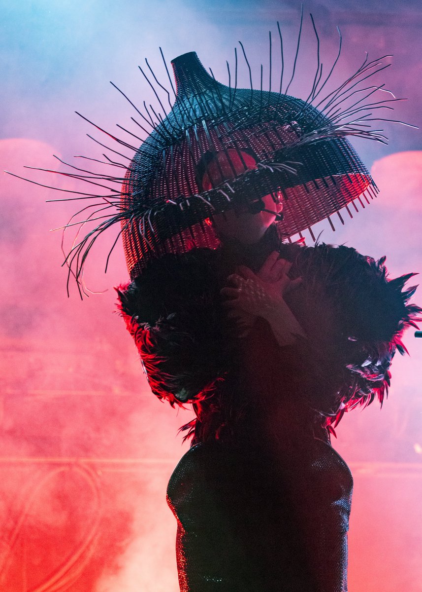 gagadaily's tweet image. This was such an all timer #GRAMMYs