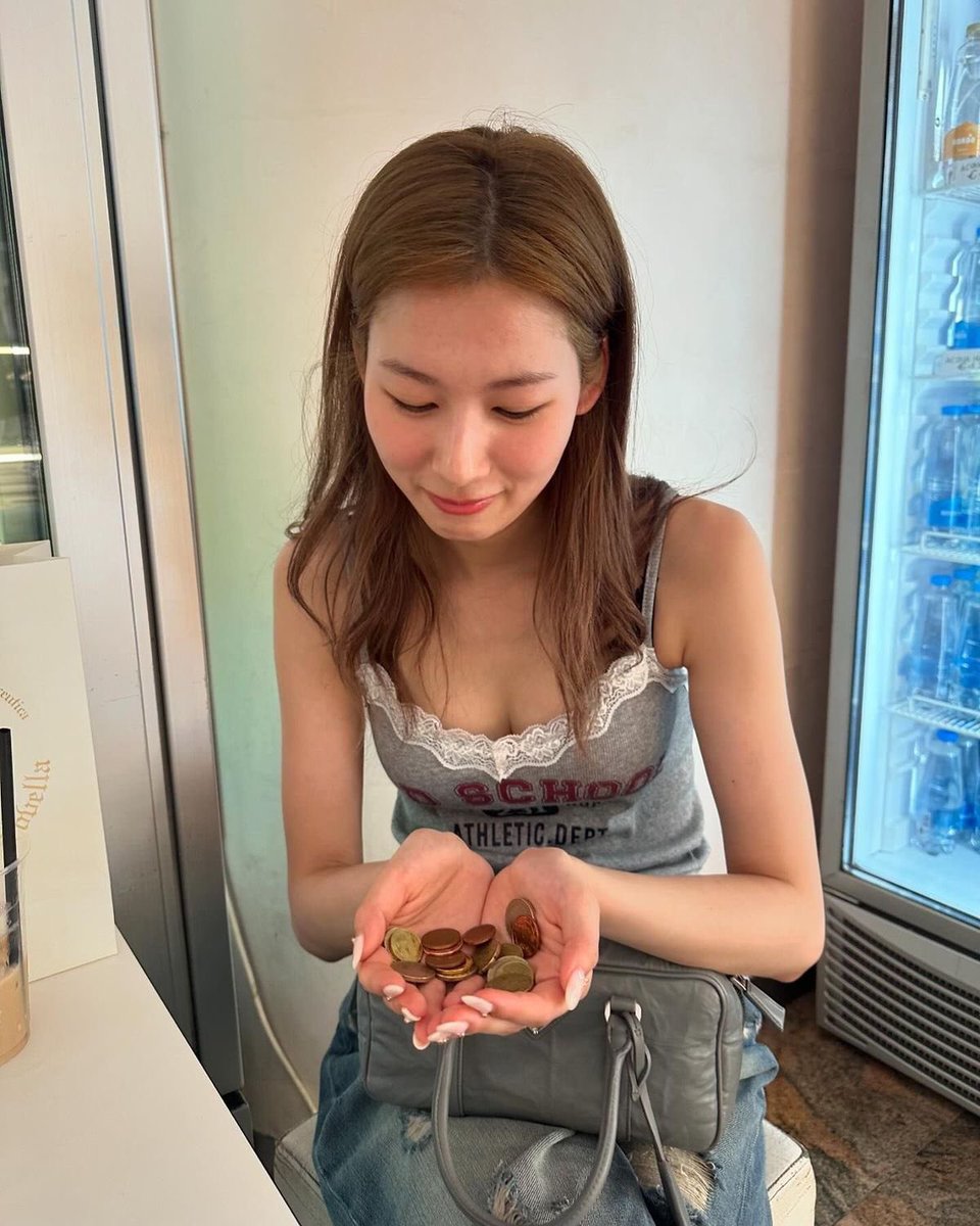 SANA (@sanabestglrl) on Twitter photo 