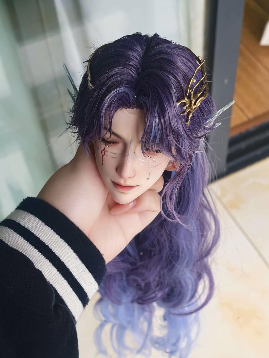 allforrafayel_'s tweet photo. Raf bjd doll.
It's a little uncanny to see just the BJD head held like that😭...but the head is so accurate and pretty!

#LoveandDeepspace #恋と深空 #恋与深空 #戀與深空 #러브앤딥스페이스  #祁煜 #Rafayel https://t.co/AksxuxuJ2J