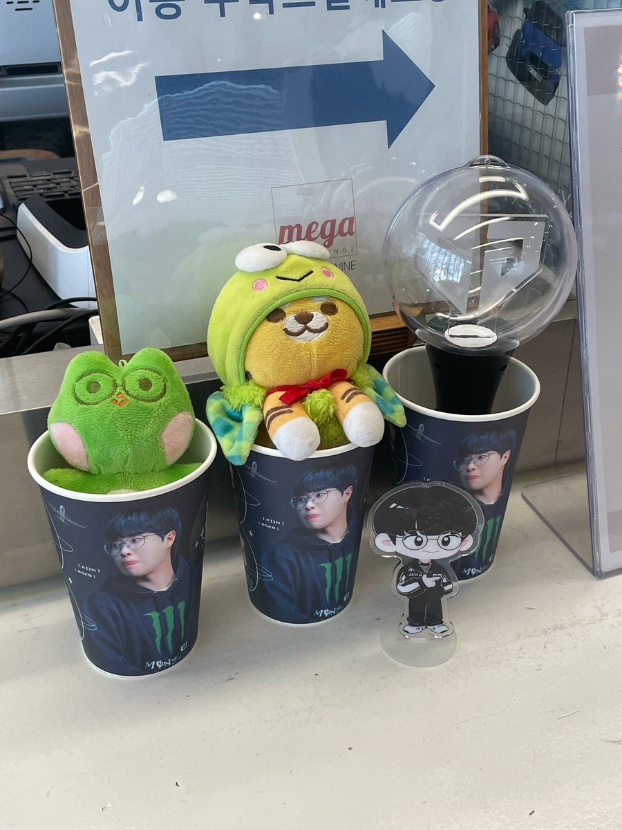 achacha0cha's tweet photo. 🐸🐸
#정상_너머를_부유하는_기인에게
@oaosnow71 https://t.co/unPJnDgmYs