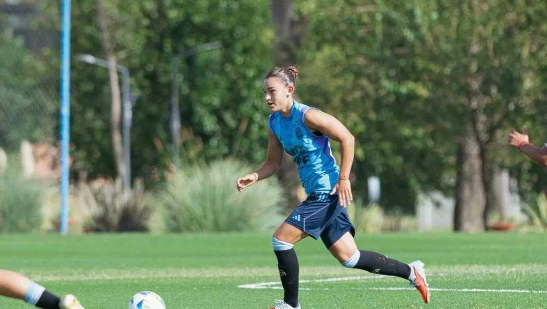 lmdeportiva.com.ar/maldonado-al-s…
Agustina Maldona comienza otro ciclo con la camiseta de la <a href="/SeleccionArg/">SeleccionArgentina</a>