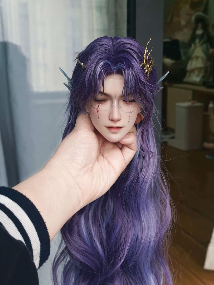 allforrafayel_'s tweet photo. Raf bjd doll.
It's a little uncanny to see just the BJD head held like that😭...but the head is so accurate and pretty!

#LoveandDeepspace #恋と深空 #恋与深空 #戀與深空 #러브앤딥스페이스  #祁煜 #Rafayel https://t.co/AksxuxuJ2J