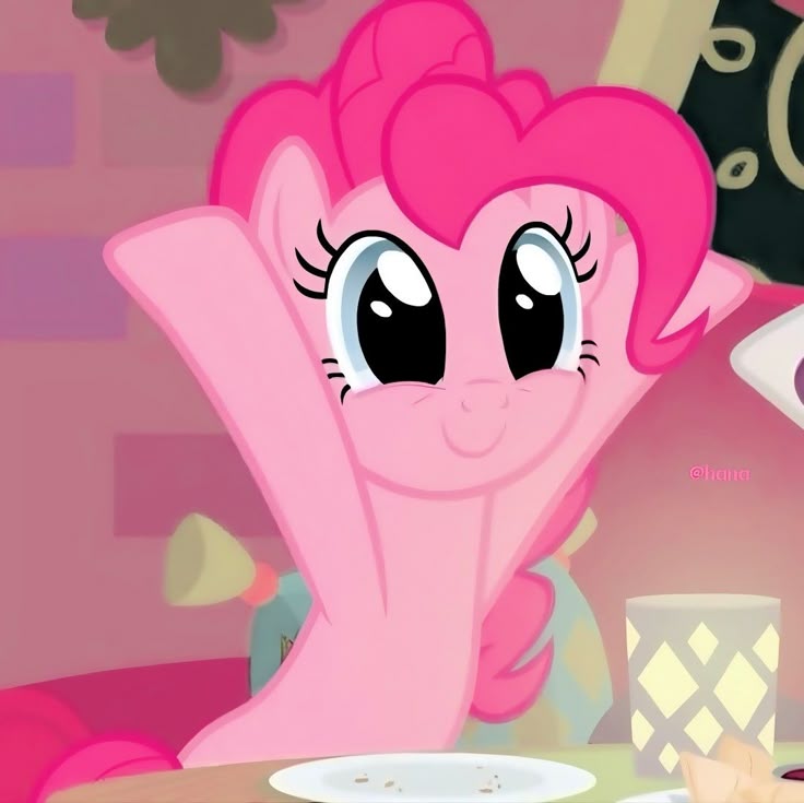 PARTYP0N1's tweet photo. " IT GREAT TO MEET YOU !!! "

He was very excited to greet the
 person , he lifted he's eyebrow 
before looking at the tell bear 

" I'm Pinkie pie . . . and is this a  . . party place? " https://t.co/WJanDRpmkz