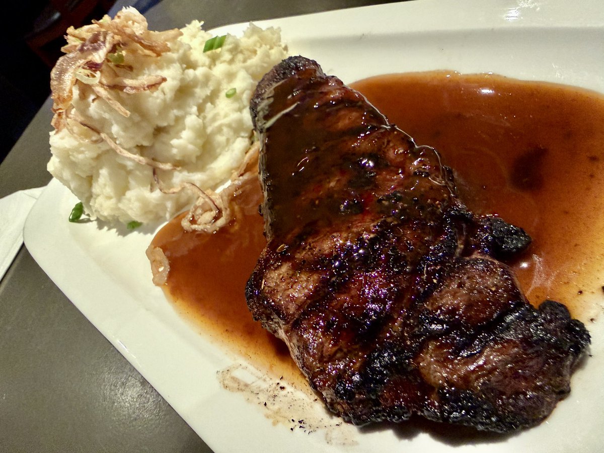 FishHardDave's tweet image. Always a taste buds’ delight when visiting the old hood on “Steak” Night at the @dizzygastropub! #TheDizzy #SteakNight #RoncesKids