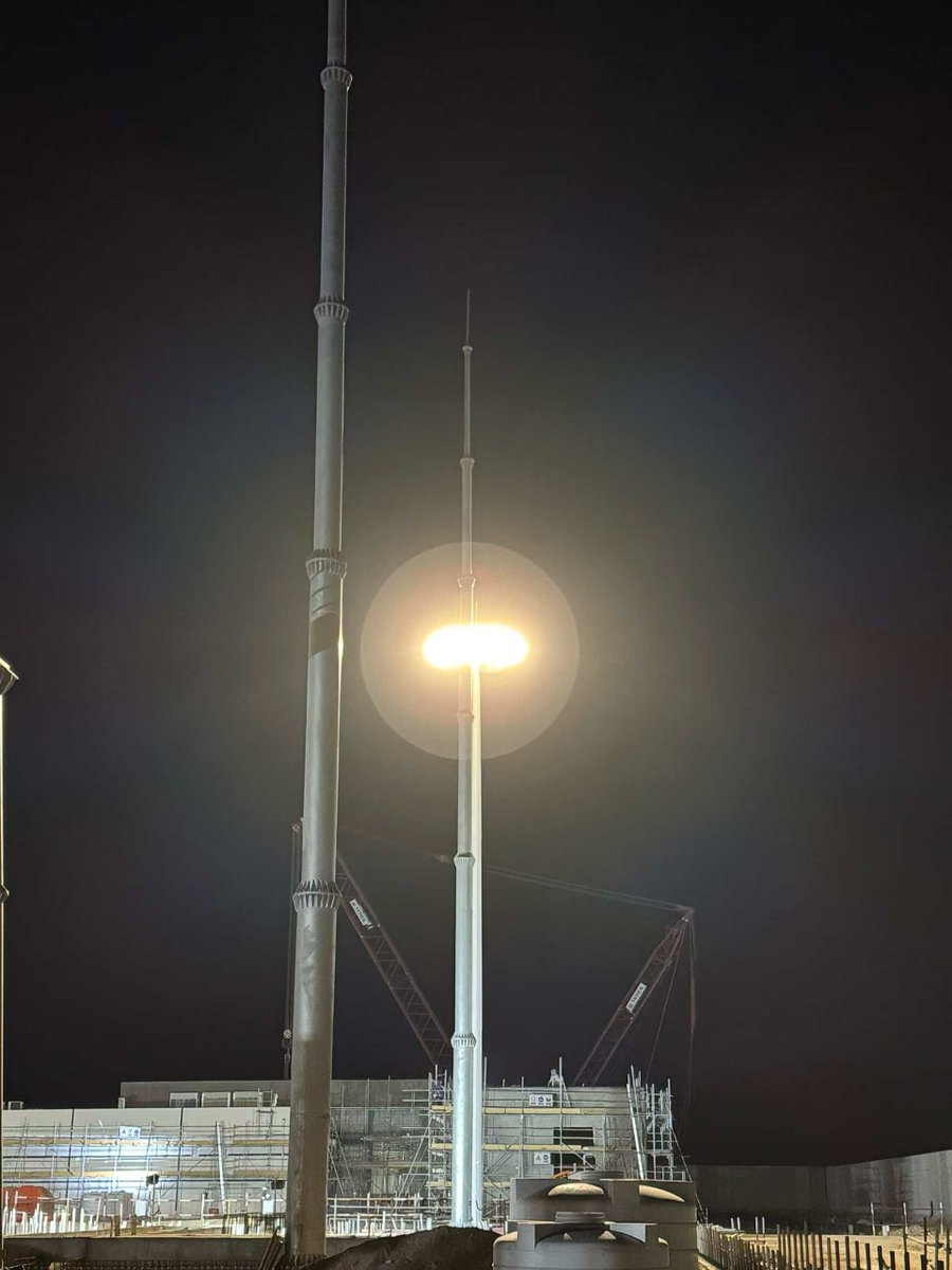 Chang448406's tweet photo. Iraq project update:
20m high mast lights manufactured at our own factory in China successfully installed &amp; commissioned.
Factory engineers supported on-site.
Next: ~1,000 solar street lights.
#HighMastLighting #ChinaFactory #Infrastructure https://t.co/9jMQtOuCg5