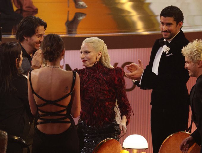 Billie Eilish Brasil tweet media