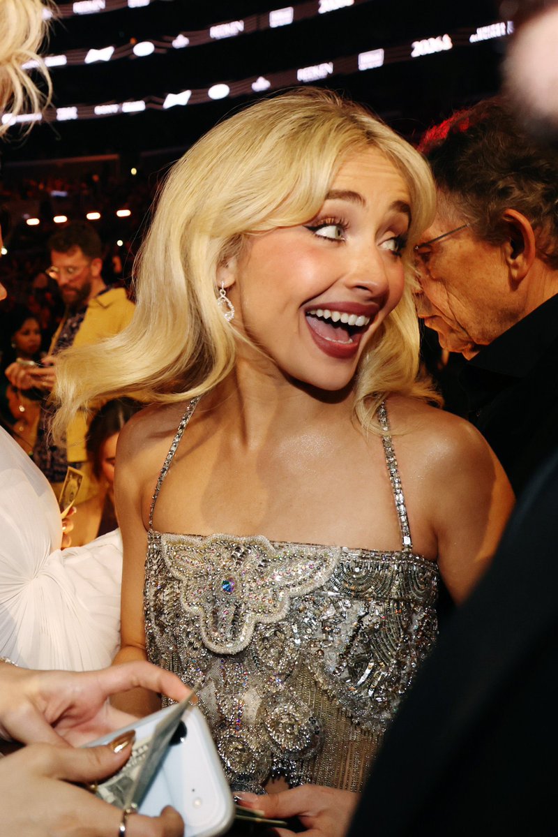 charts_sabrina's tweet image. at least sabprincess is happy