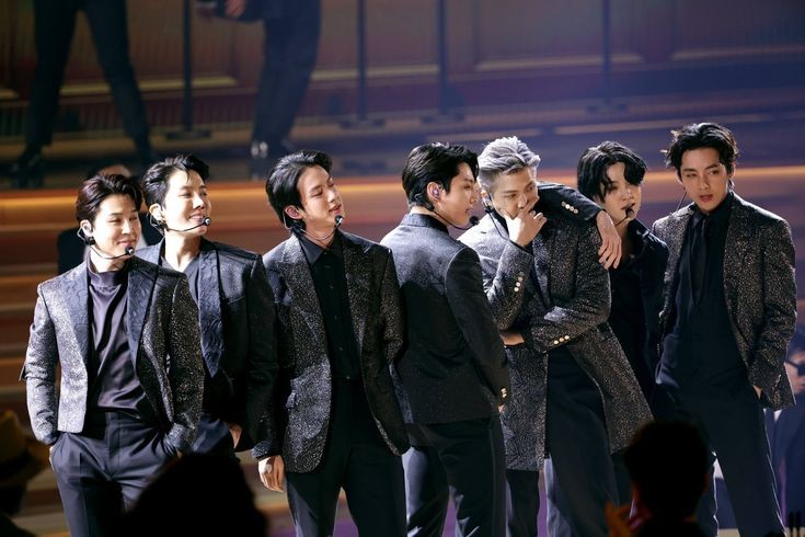 btswingsjm7's tweet image. “Para un grupo que conquistó el mundo siendo ellos mismos, son realmente demasiado grandes para los Grammys.”
                                    —  Rolling Stone