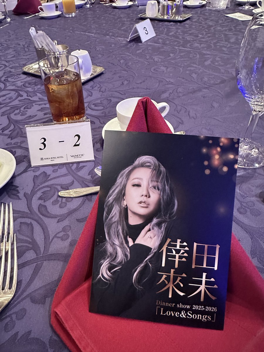 Teamvip93's tweet photo. 一昨年の12月以来2回目の
ディナーショー🍽️💖
今年は最前列！！！
いっぱい前に来てくれたし
目の前で座って歌ってくれたり
やばかった😭😭😭

@KODAKUMINET 
#倖田來未
#倖田來未ディナーショー 
#くみ活 https://t.co/KU5vAgdDbL