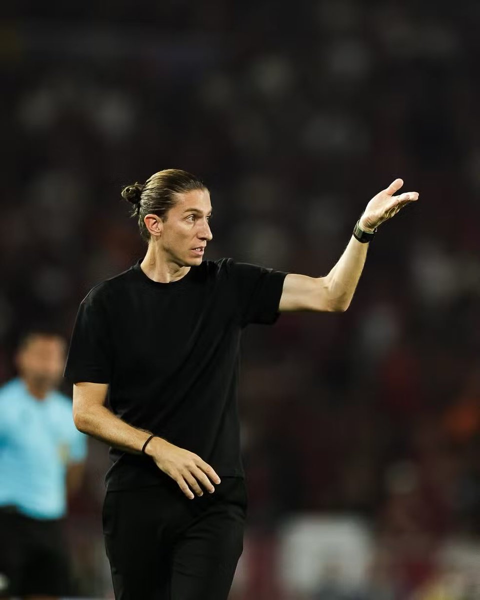 Críticas completamente desmedidas contra o Filipe, um dos maiores técnicos da história do Flamengo. Em pouquíssimo tempo, chegou a esse posto e isso só mostra o tamanho do treinador que temos.

Temos o melhor técnico do país e, acima de tudo, UM DOS NOSSOS. Então mais respeito