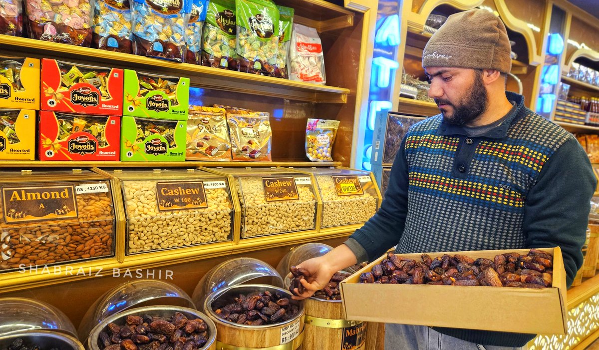 A Taste of #Ramadan: Colorful Varieties of Dates on Display in #Srinagar

Photo by: <a href="/shabraizbashir/">Shabraiz Bashir (شبریز بَشیر)</a>