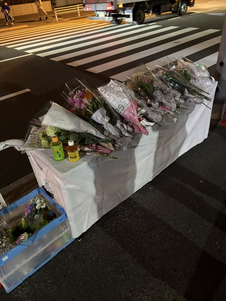 yutokawabatascs's tweet image. 2026.1.28

祖母が不慮の事故で亡くなりました。
俺のサッカーを楽しみにしてくれていた祖母。
思うことは多くありますが、
自慢の孫になれるように頑張ります。

この写真以外にも現場に献花などをお供えしてくださった方々、葬儀に参列していただいた方々ありがとうございました。