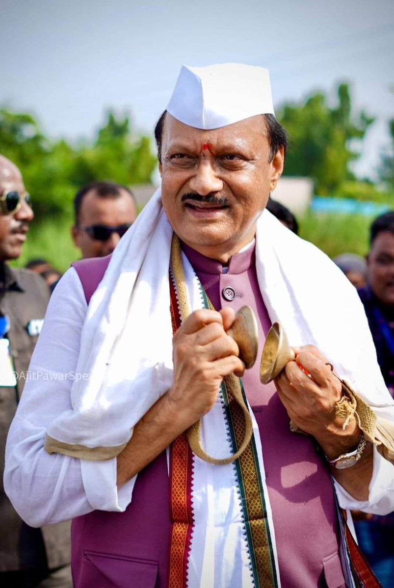 amolmitkari22's tweet photo. “माझा विश्वास आहे आणि माझ मन सांगतय दादा असे जाऊच शकत नाहीत.ज्यांनी कुणी हा देवमाणुस हिरावून नेण्याच पाप केल असेल भविष्यात त्यांच्या घरात त्यांची चिता जाळणारा कुणी शिल्लक नसेल..”#देवा तुला कुठ रे शोधायचं 🥹🥹 https://t.co/XrEjUyvL7c