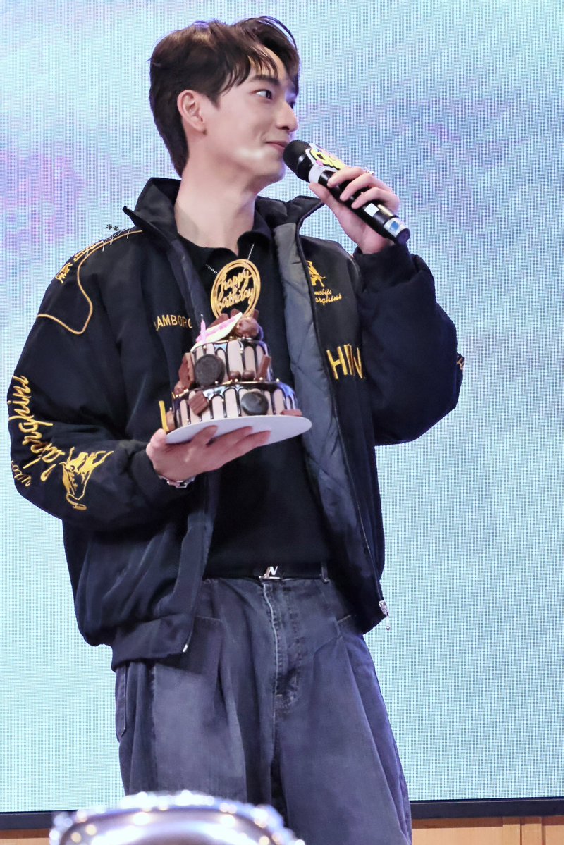 Eliseho1128's tweet image. Our most handsome child💛💛

CHIMON DREAM BLOOM DAY

#StaywithChimon26th
#Chimonwachirawit 
#ชิม่อนไงจะใครหล่ะ