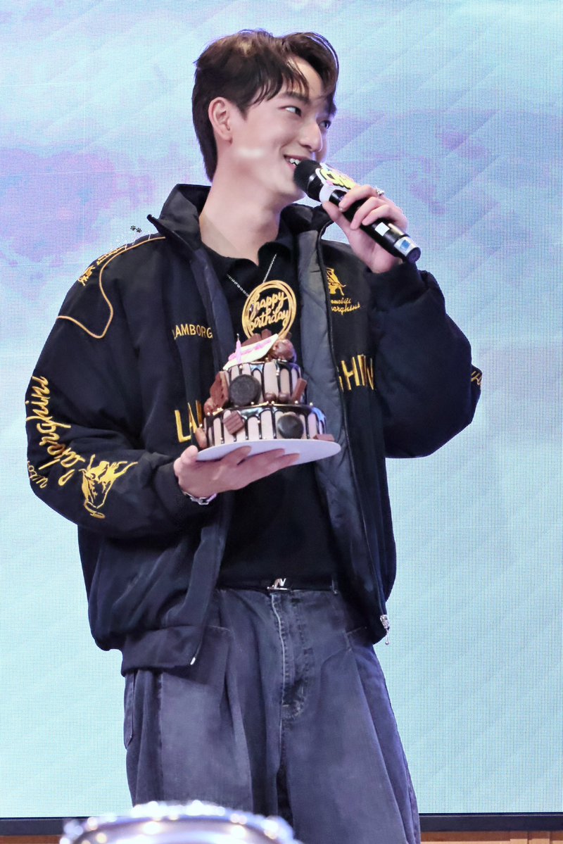 Eliseho1128's tweet image. Our most handsome child💛💛

CHIMON DREAM BLOOM DAY

#StaywithChimon26th
#Chimonwachirawit 
#ชิม่อนไงจะใครหล่ะ