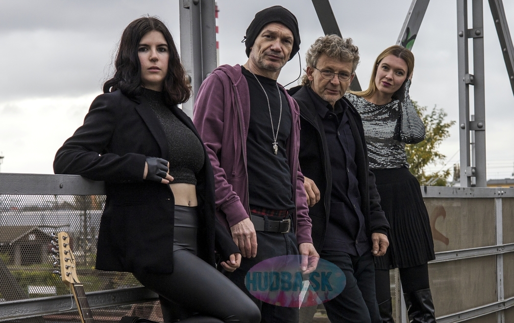undergroundkb's tweet photo. ~ #undergroundkeyboard has been featured in #Slovakia 's most prestige #music #Website https://t.co/4XwzdnQdKW  🇸🇰. Check out the link here: !https://t.co/CYz3kwlFOi! 
#noiserock #PsychRock #grunge #labyrint #labyrinth #cbenotte #squireguitars #rocknroll https://t.co/sGOWzJDgjP