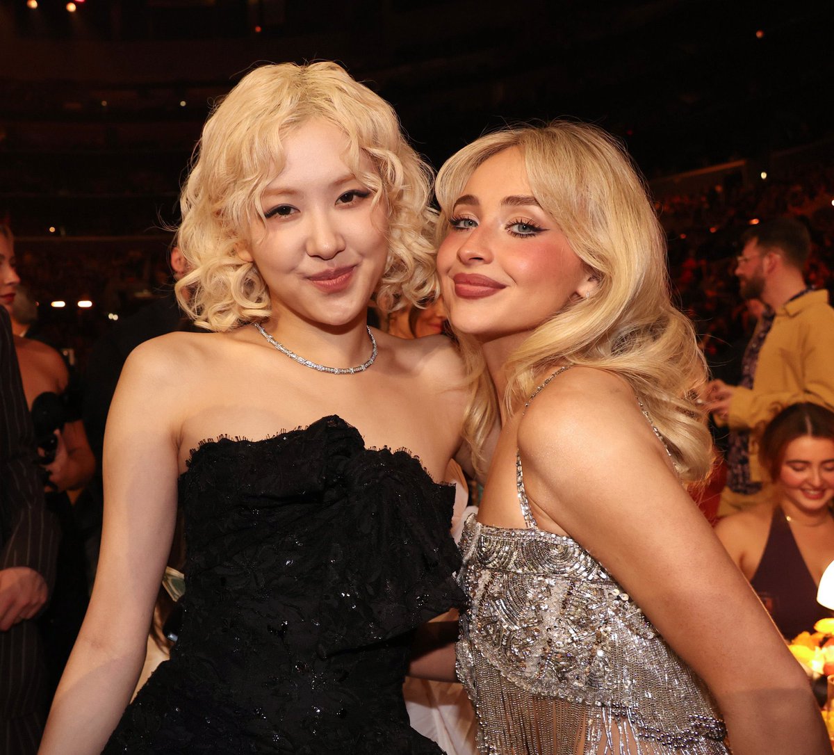 ซาบรีน่ากับ โรเซ่ ที่ Grammy วันนี้ค่ะ

สองสาวผมบลอนแต่กำเนิด 😆🤍