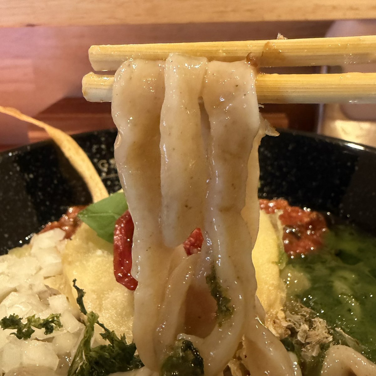 ・麦の空 GACHI SOBA DOJO(愛知県豊橋市)
トマトとバジルの温香麺