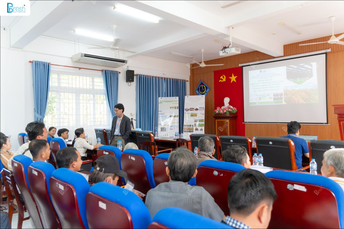 BioFix_Fresh's tweet photo. SHAPING THE FUTURE OF SUSTAINABLE AGRICULTURE AT CAN THO UNIVERSITY 🌾☀️

BioFix Fresh participated in the symposium: "Benefits of Innovative Rice Production Models (No-Till Farming) Integrated with Solar Power Systems on Paddy Fields".
#BioFixFresh #MicrobialSolution https://t.co/4W5b30RJNd
