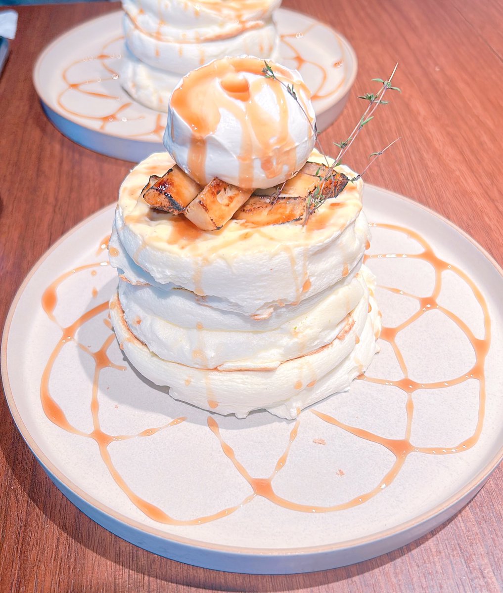 nuts_Wal's tweet image. 3段パンケーキを完食しても埋まらない心の隙間に気づいた時、人はおとなになるのかもしれません