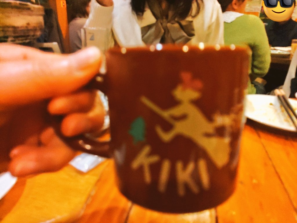 nanamaruco705's tweet image. そ言えば先週の新年会の時先輩が暖かい飲み物頼んだら魔女宅のキキのマグカップでめんこかった件🧹🎀
 #魔女宅
 #KIKI
 #立呑処Sunset
