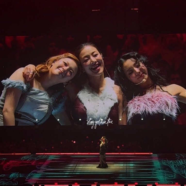 cactusjihyo's tweet image. our huntrix girls 🥹