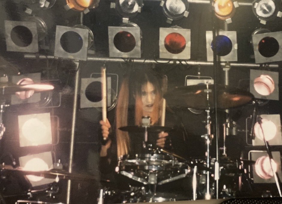 前も投稿したけどツインテールの日て事で、、。
何十年も前だけどバンドドラム時代の自分。
髪長、、ツインテール
若い^_^
 #ツインテールの日2026