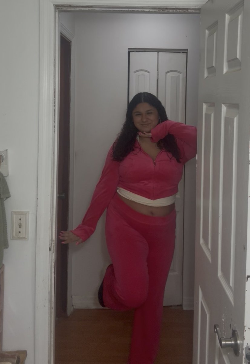 PrincessBiinky's tweet photo. Cold weather pink outfit 
#juicycouture #pink #ColdFront #pinkfits https://t.co/QUPqdTt1jc
