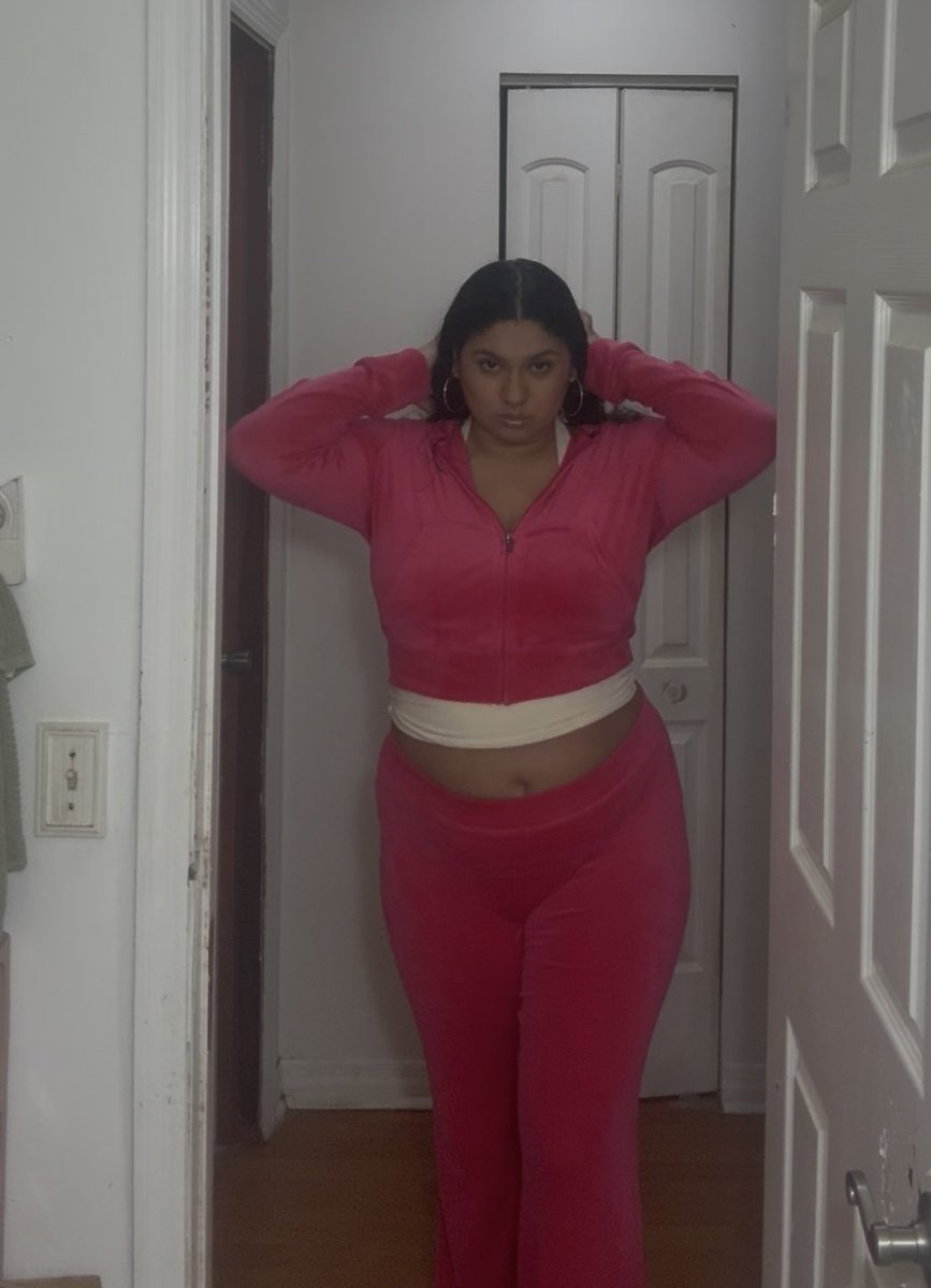 PrincessBiinky's tweet photo. Cold weather pink outfit 
#juicycouture #pink #ColdFront #pinkfits https://t.co/QUPqdTt1jc