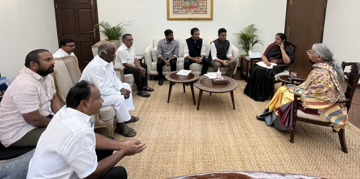 YashwanthKC's tweet photo. On behalf of tobacco farmers, we welcome the 18% relaxation on unmanufactured tobacco as per the Gazette notification. Heartfelt thanks to Hon’ble FM Smt. Nirmala Sitharaman Ji and Rajamahendravaram MP Smt. Daggubati Purandeswari Ji for their farmer-friendly support. 🙏 https://t.co/P6CfClvSqh