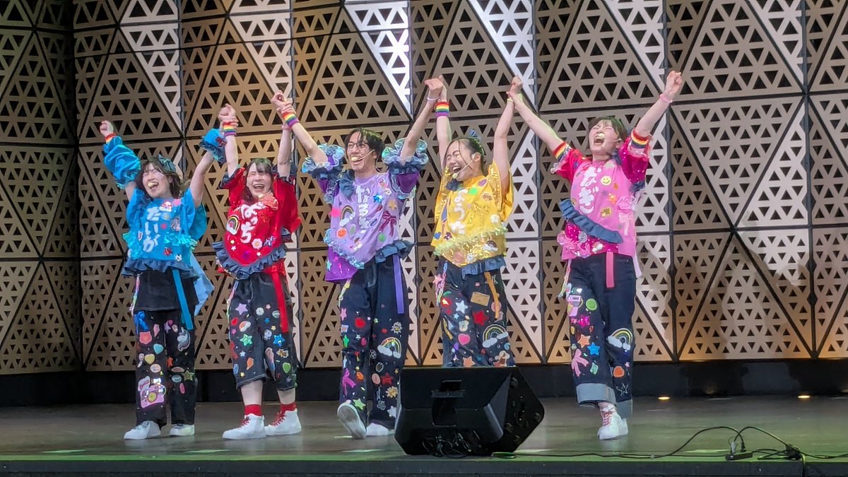 funamusi246's tweet photo. 2026年1月31日(土)にパンダフルドラゴンを見にダンスダイエットフェス 2026winterへ行きました。他の出演者の方との違いがあってよいと思った。他の出演者の方も寒い中で元気にダンスで表現していてすごいなぁ～と思った次第です。フナムシおじさんは最近股関節が痛くて踊れません。😖 https://t.co/axQdFjGKlO