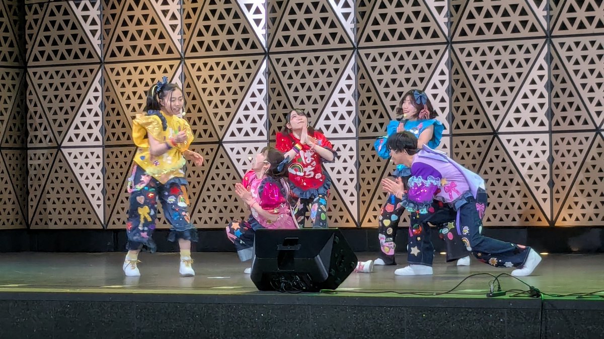 funamusi246's tweet photo. 2026年1月31日(土)にパンダフルドラゴンを見にダンスダイエットフェス 2026winterへ行きました。他の出演者の方との違いがあってよいと思った。他の出演者の方も寒い中で元気にダンスで表現していてすごいなぁ～と思った次第です。フナムシおじさんは最近股関節が痛くて踊れません。😖 https://t.co/axQdFjGKlO