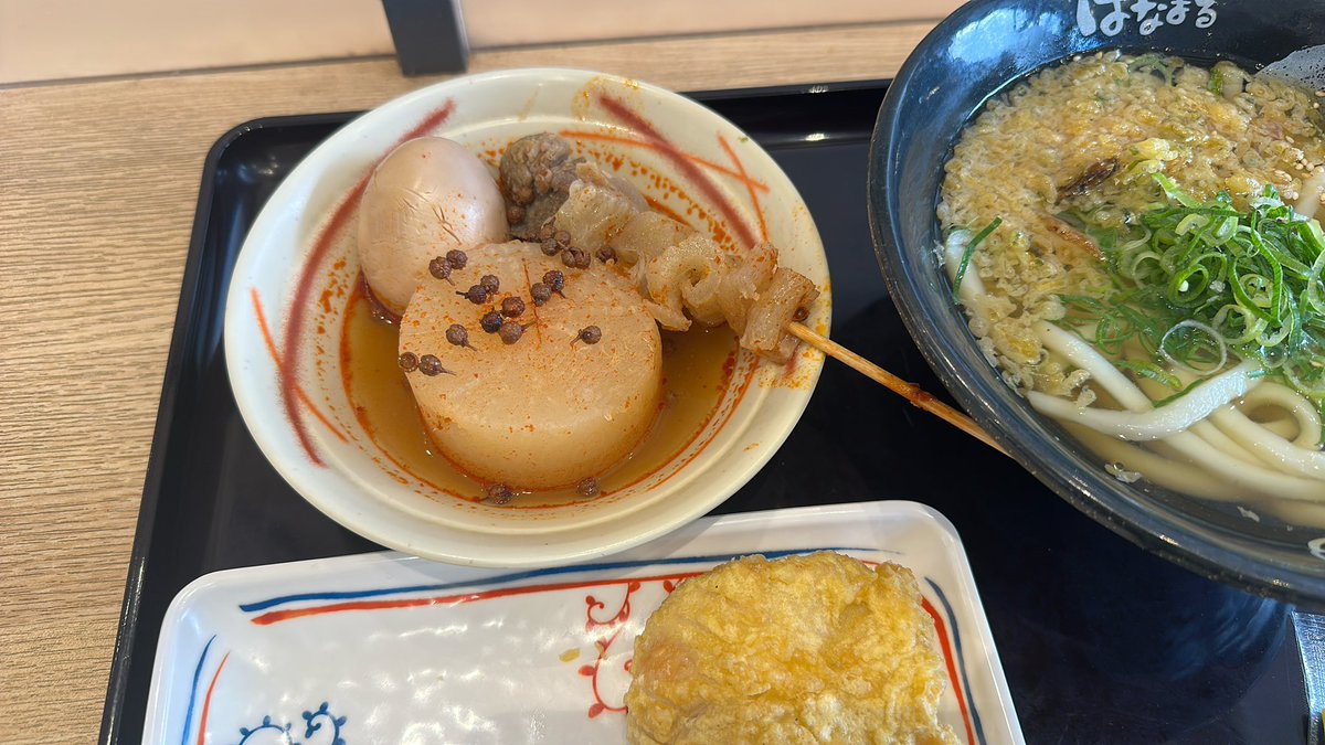my1106's tweet photo. お昼は現場近く
麻婆おでん
地元にはないメニュー？？
オススメの残った汁に鶏天漬けて
見た目より辛かった

#はなまるつどん
#IWC https://t.co/JrOs461XLl