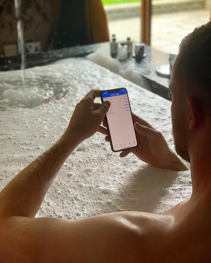 michaelwillies0's tweet photo. Stress free Mondays 💆🏼‍♂️⁣
⁣
Having a few days away to relax after catching those +1000 pips last week. ⁣
⁣
Taking some time away from the screens here and there is very important to give your brain a rest and to come back to the market fresh!⁣
⁣
I have locked in 80-90% https://t.co/DzJhWyLVTC