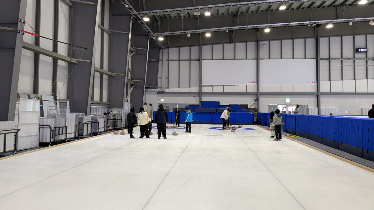 CurlingOsaka's tweet photo. 当クラブは関空アイスアリーナで開催された「泉佐野市民開放day」のカーリング体験会🥌のスタッフとして参加いたしました。昨日は200名近い方に体験いただきカーリングの魅力を伝える機会ともなりました。今後もカーリングの普及・発展に向けて取り組んで参ります。
#カーリング　#関空アイスアリーナ https://t.co/d10Kduv2Fc